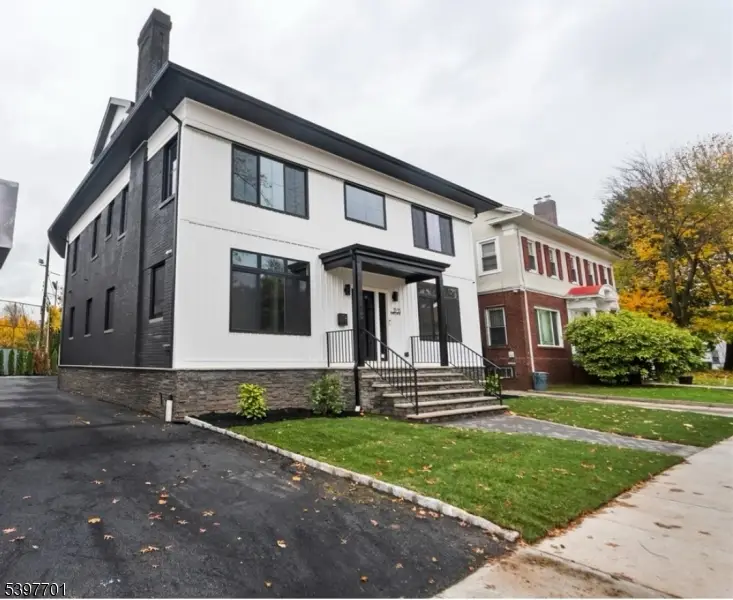 33 35 Randolph Pl, Newark, NJ 07108 - Image #1