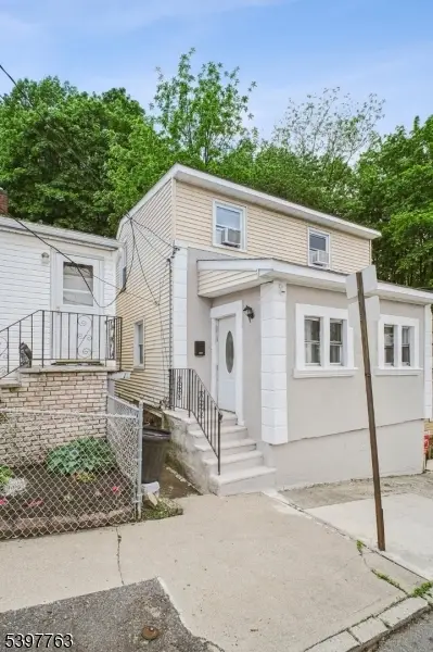 296 Dixon Ave, Paterson, NJ 07501 - Image #2