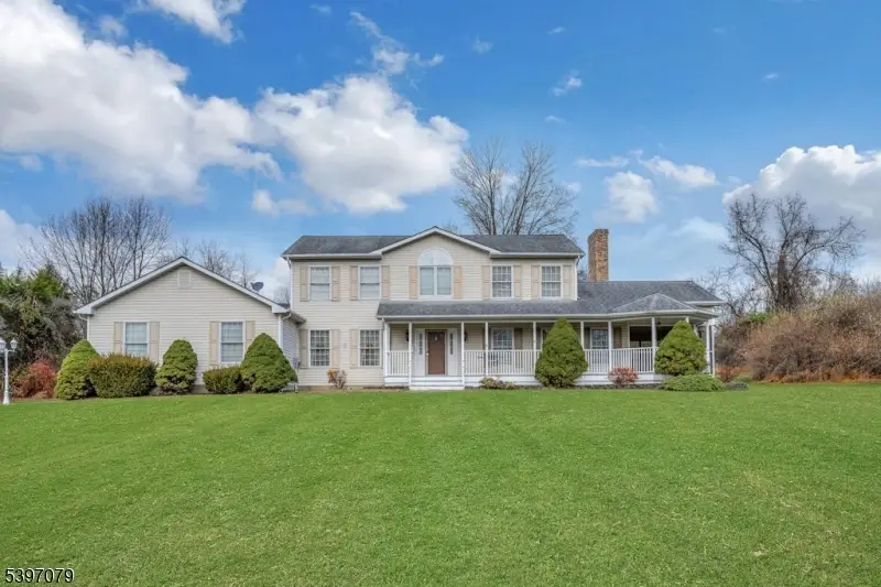 8 Woodruff Way, Knowlton, NJ 07832 - Image #1