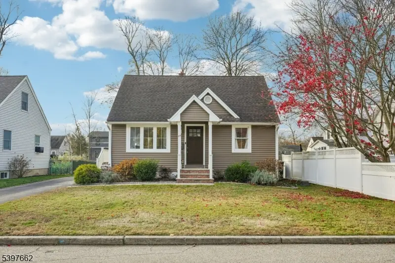 17 Walnut St, Bloomingdale, NJ 07403 - Image #1