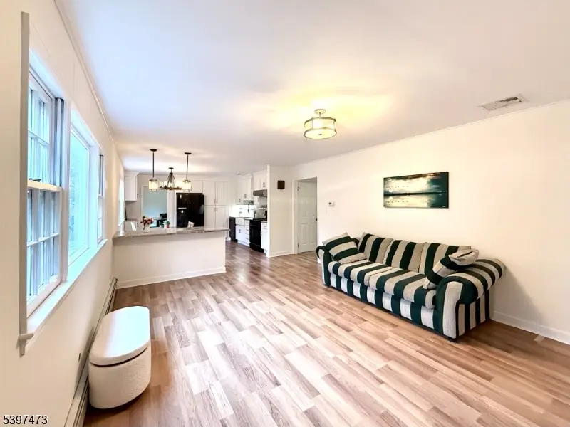 8 New England Dr, Lake Hiawatha, NJ 07034 - Image #3