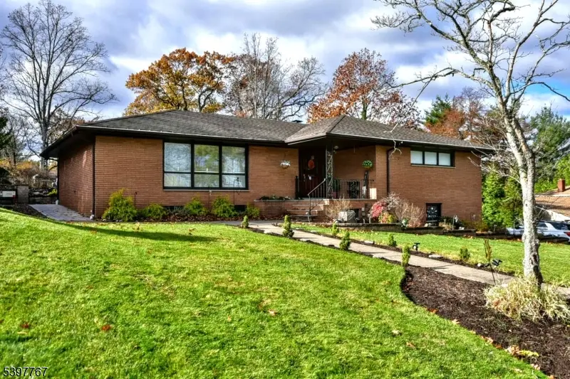 7 Jefferson Pl, Wayne, NJ 07470 - Image #1