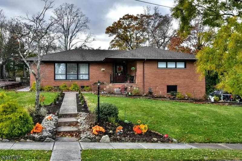 7 Jefferson Pl, Wayne, NJ 07470 - Image #3