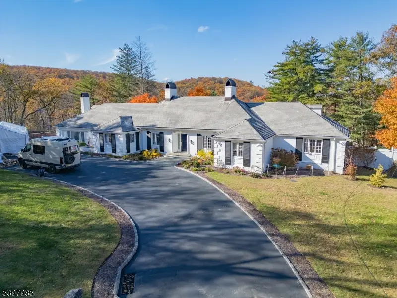 18 Pepperidge Tree Ter, Kinnelon, NJ 07405 - Image #2