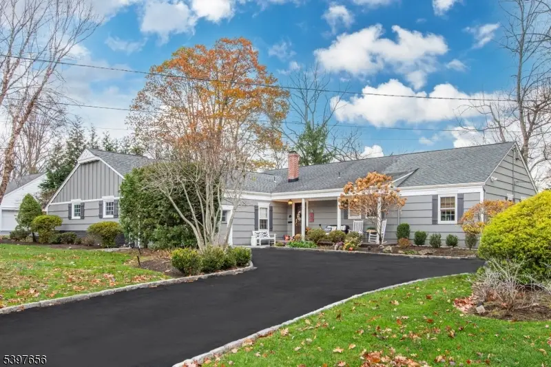 11 Rall Ct, Roseland, NJ 07068 - Image #1