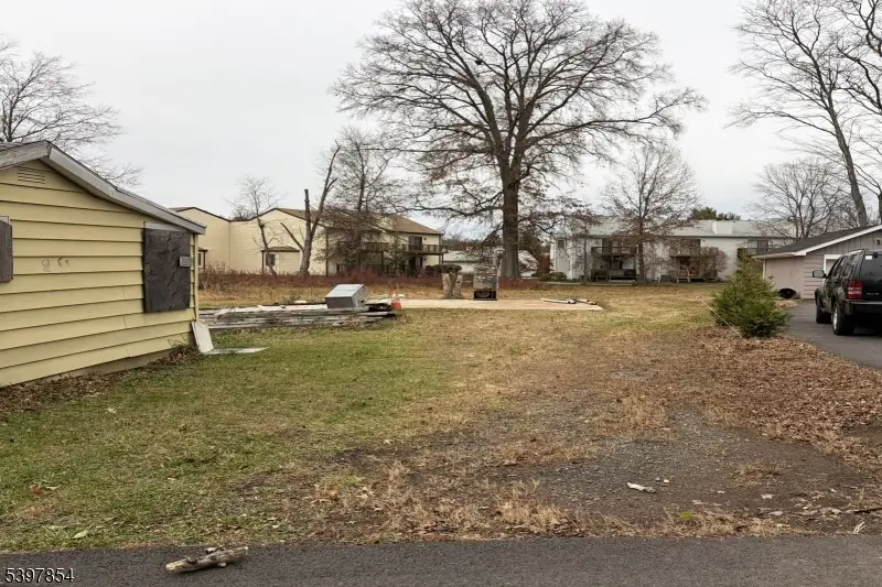 8 Reasoner Ln, Flemington, NJ 08822 - Image #2