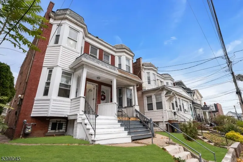 19 Stewart Pl, Elizabeth, NJ 07202 - Image #1