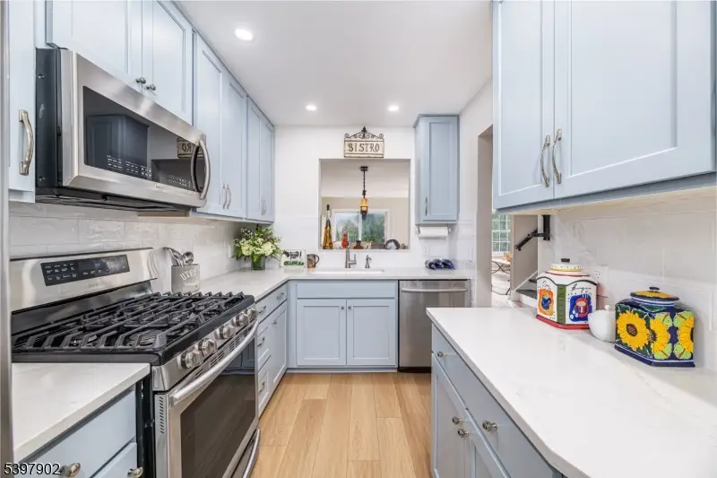 19 Lakeview Dr, Hamburg, NJ 07419 - Image #3