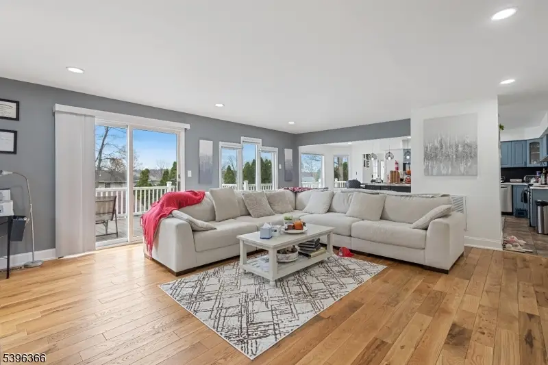 69 Colonial Rd, Preakness, NJ 07470 - Image #2