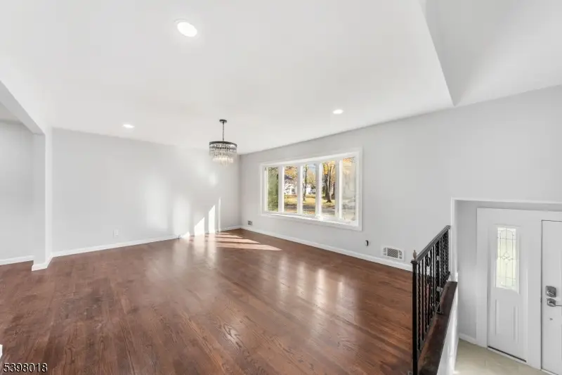 19 Slope Dr, New Providence, NJ 07974 - Image #3