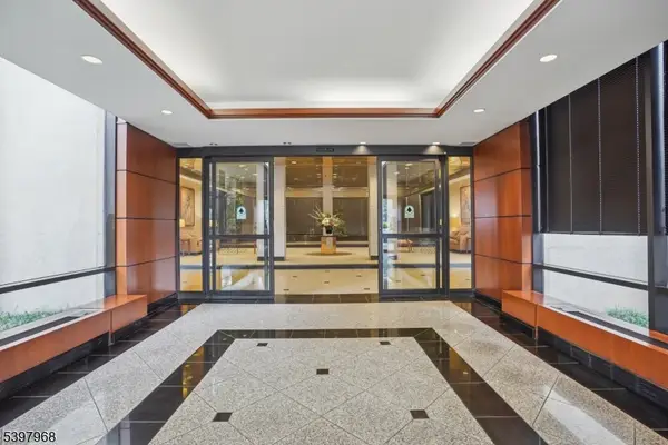 2 Claridge Dr Apt 1cw #1CW, Verona Twp., NJ 07044