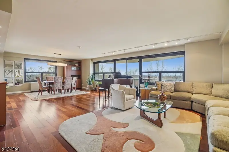 2 Claridge Dr Apt 1cw #1CW, Verona, NJ 07044 - Image #2