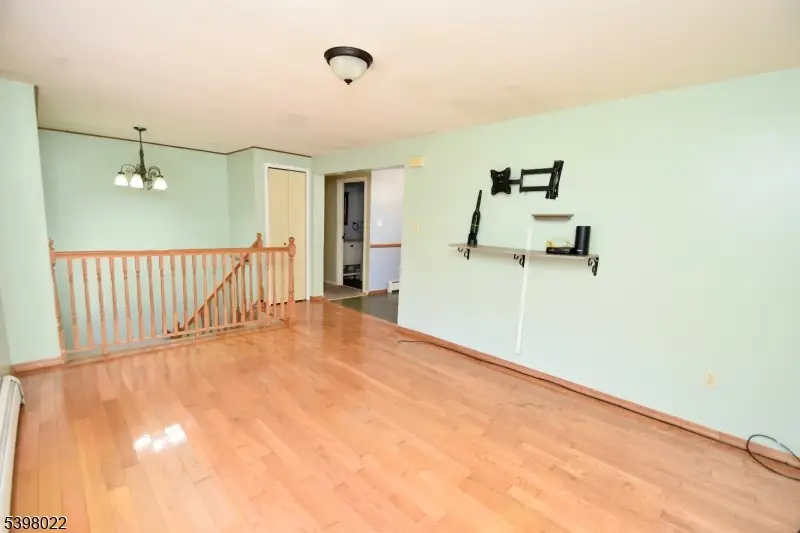 54 Shadyside Rd, West Milford, NJ 07421 - Image #2