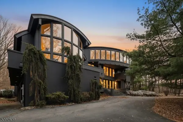 12 Smoke Rise Rd, Kinnelon Boro, NJ 07405