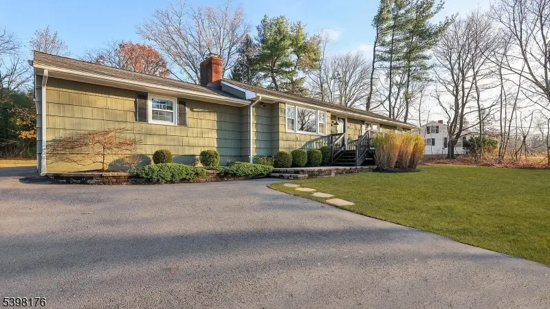 838 Riverside Drive, Flagtown, NJ 08844 - Image #3