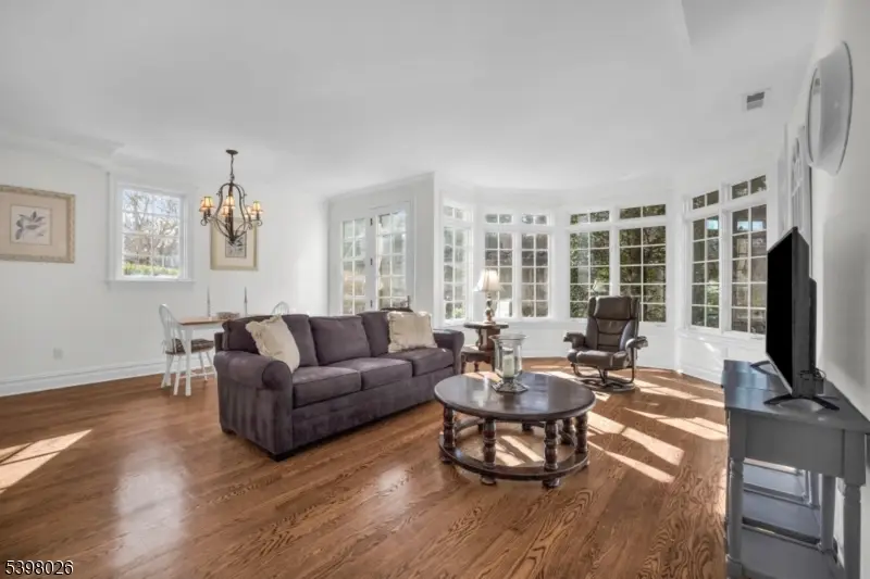 34 Schmidt Cir, Watchung, NJ 07069 - Image #3