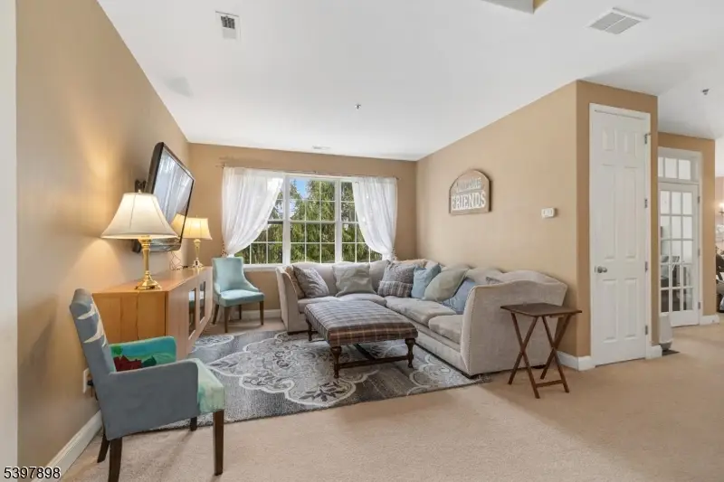 106 Limerick Ln, Lopatcong, NJ 08865 - Image #3