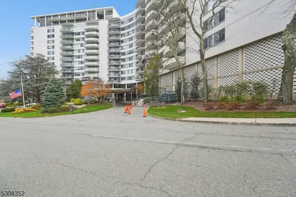 1 Claridge Dr #726, Verona Twp., NJ 07044