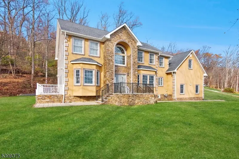 1121 N Washington Ave, Green Brook Township, NJ 08812 - Image #2