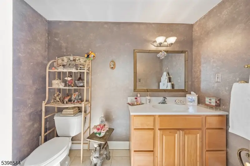 220 Horseshoe Rd, Berkeley Heights, NJ 07922 - Image #3