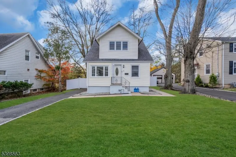 18 Belle Terre Rd, Pleasantdale, NJ 07052 - Image #1