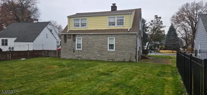 7 Iroquois Rd, Cranford, NJ 07016 - Image #2