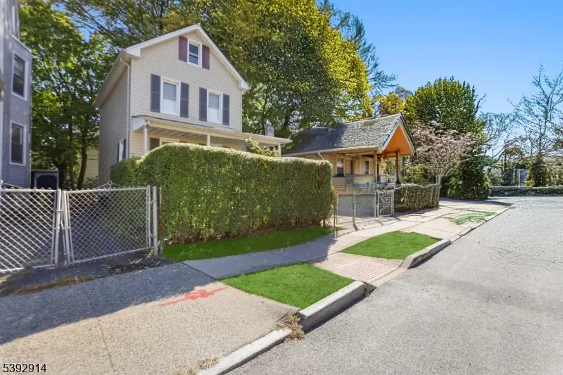 328 Halsted St, East Orange, NJ 07018 - Image #2