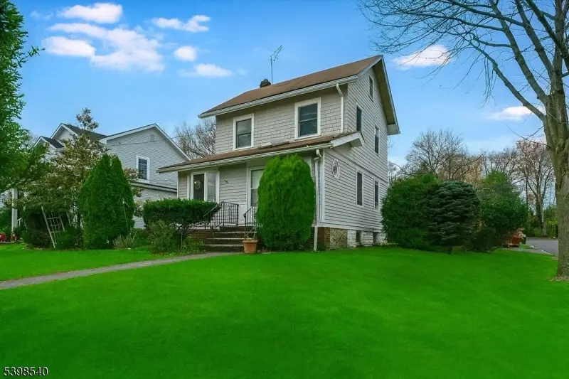 902 Center St, Garwood, NJ 07027 - Image #1