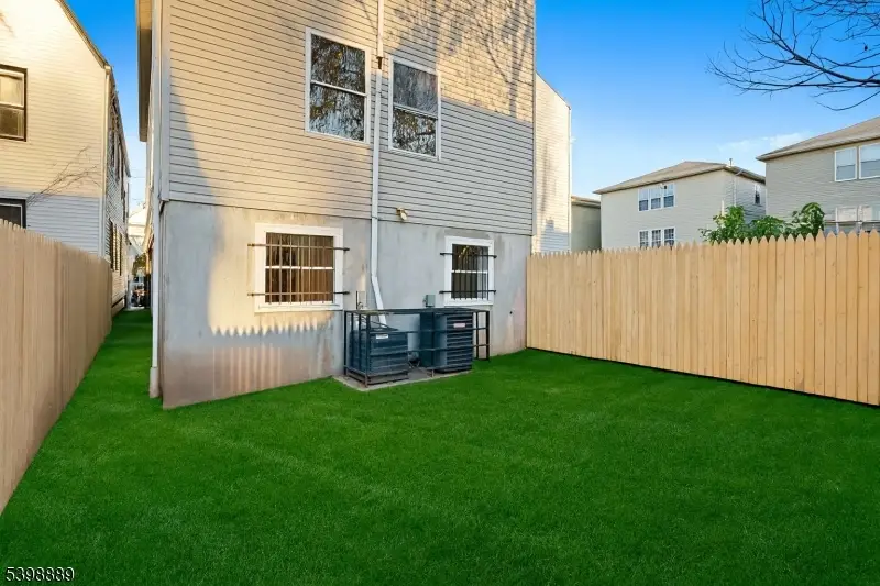 14 Willoughby St, Newark, NJ 07112 - Image #2