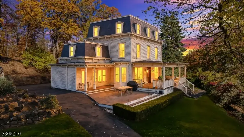 1370 Johnston Dr, Watchung, NJ 07069 - Image #1