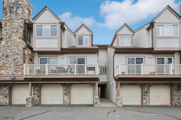 209 Woods Edge Dr, Roxbury Twp., NJ 07876