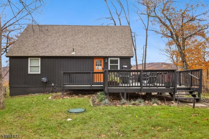 24 Peach Tree Rd, Vernon Township, NJ 07462 - Image #2