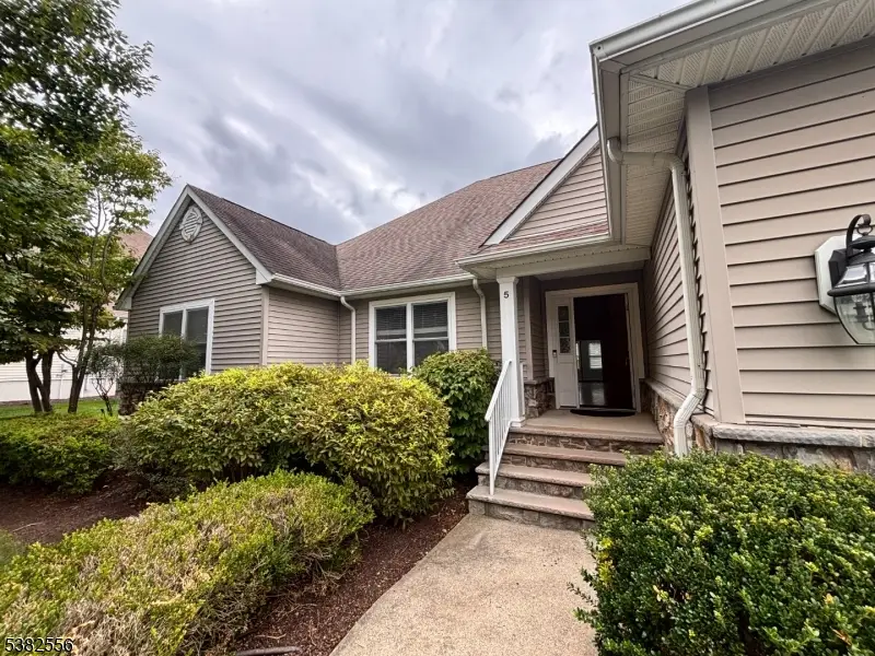 5 Little Tarn Ct, Hardyston, NJ 07419 - Image #2