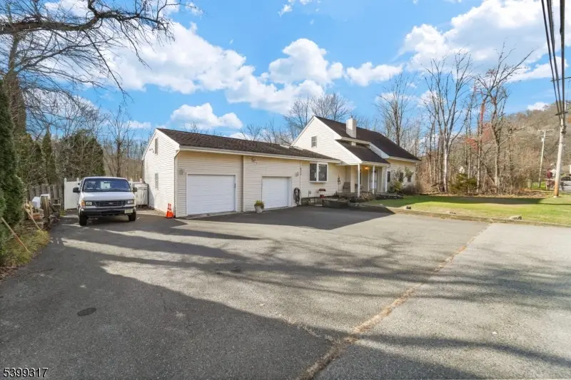 622 Berkshire Valley Rd, Lake Hopatcong, NJ 07885 - Image #2
