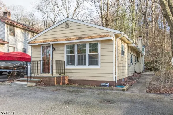 354 Maxim Dr, Hopatcong Boro, NJ 07843
