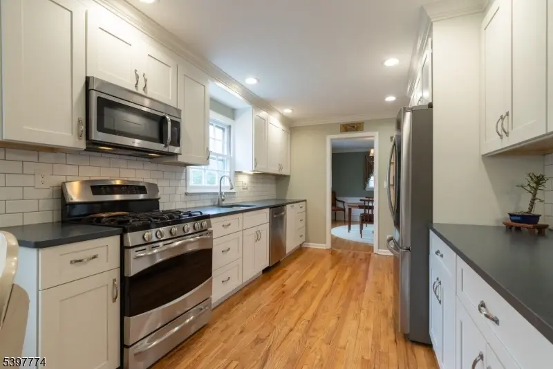 6 Rolling Hill Dr, Morris, NJ 07960 - Image #2