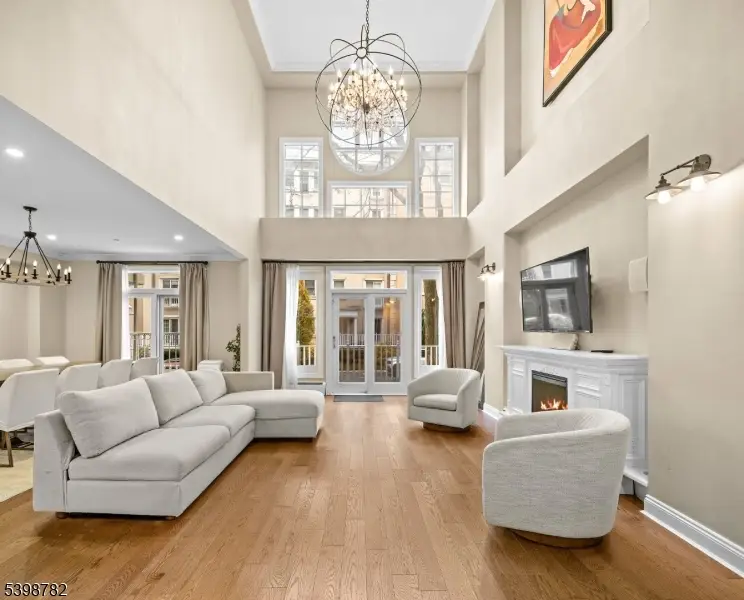 208 Shearwater Ct #15, Jersey City, NJ 07305 - Image #1