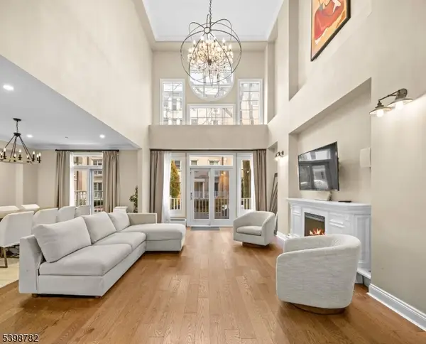 208 Shearwater Ct #15, Jersey City, NJ 07305