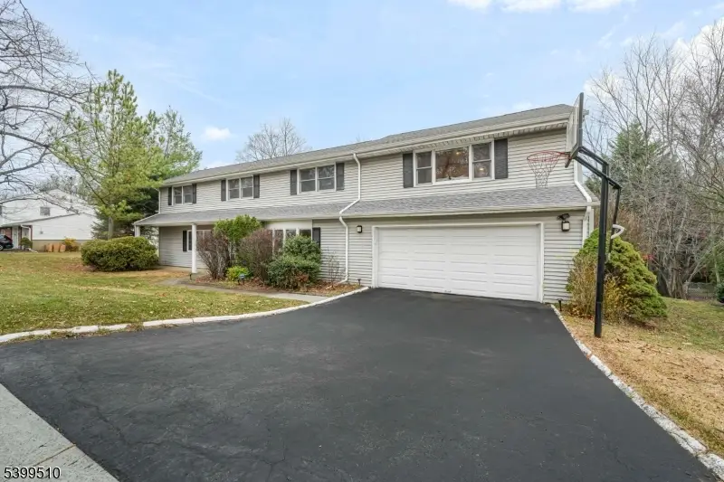 12 Clinton Ln, Wayne, NJ 07470 - Image #2