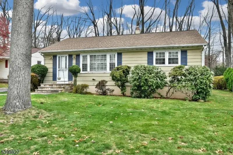 61 Mackay Ave, Waldwick, NJ 07463 - Image #1