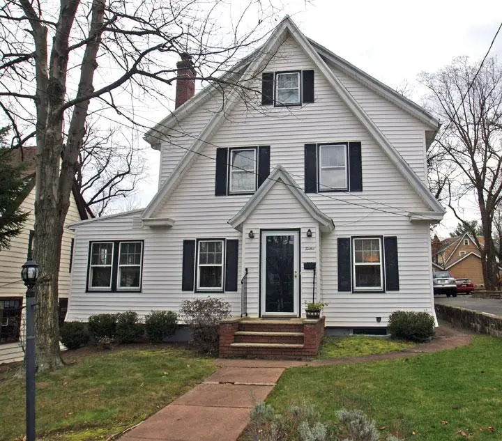 9 Crestmont Ct, Hardyston, NJ 07419 - Image #1