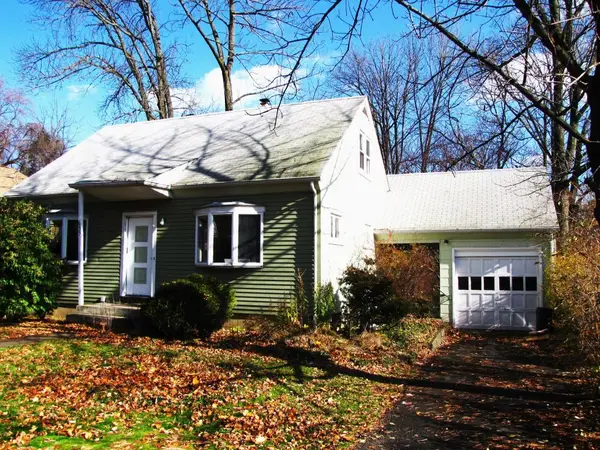 5 Deer Run Dr, High Bridge Boro, NJ 08829