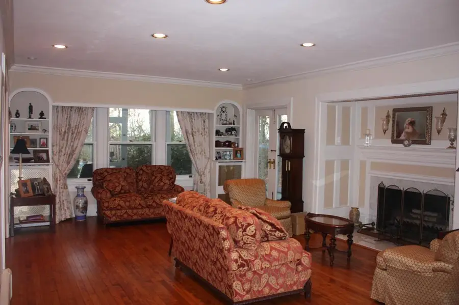 27 Gillespie Rd, Bloomfield, NJ 07003 - Image #2