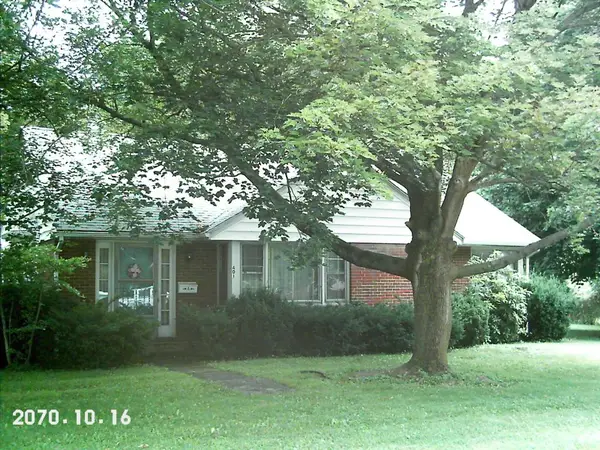 18 Guenther Pl, Passaic City, NJ 07055