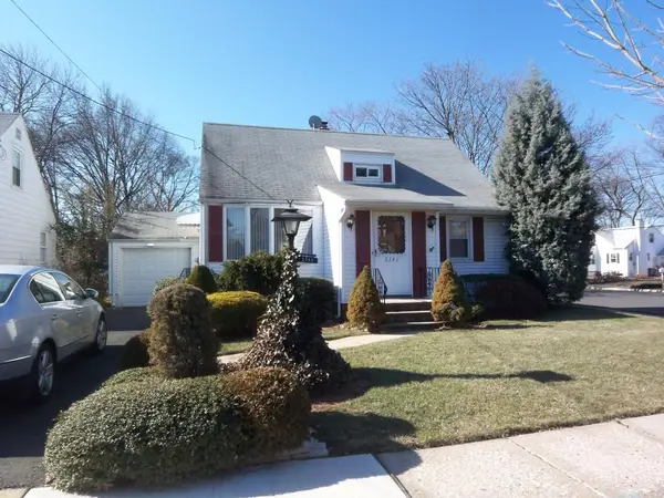 8 Tremont Ave, East Orange City, NJ 07018