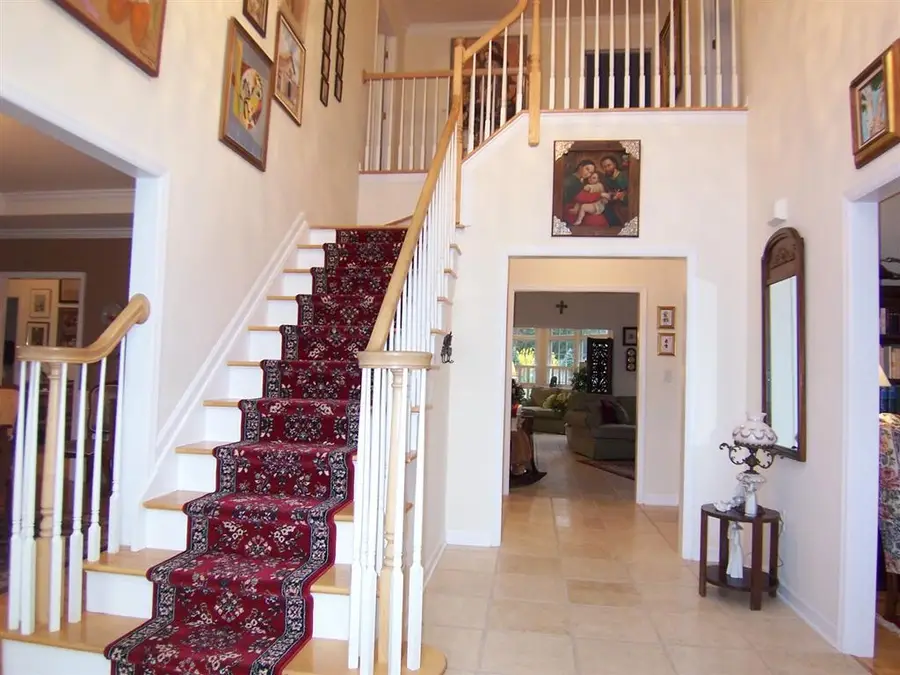 822 Poplar Ct, Raritan Township, NJ 08822 - Image #2