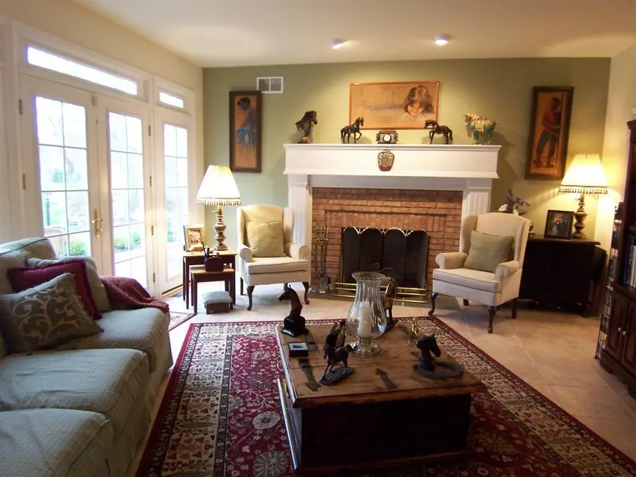 822 Poplar Ct, Raritan Township, NJ 08822 - Image #3