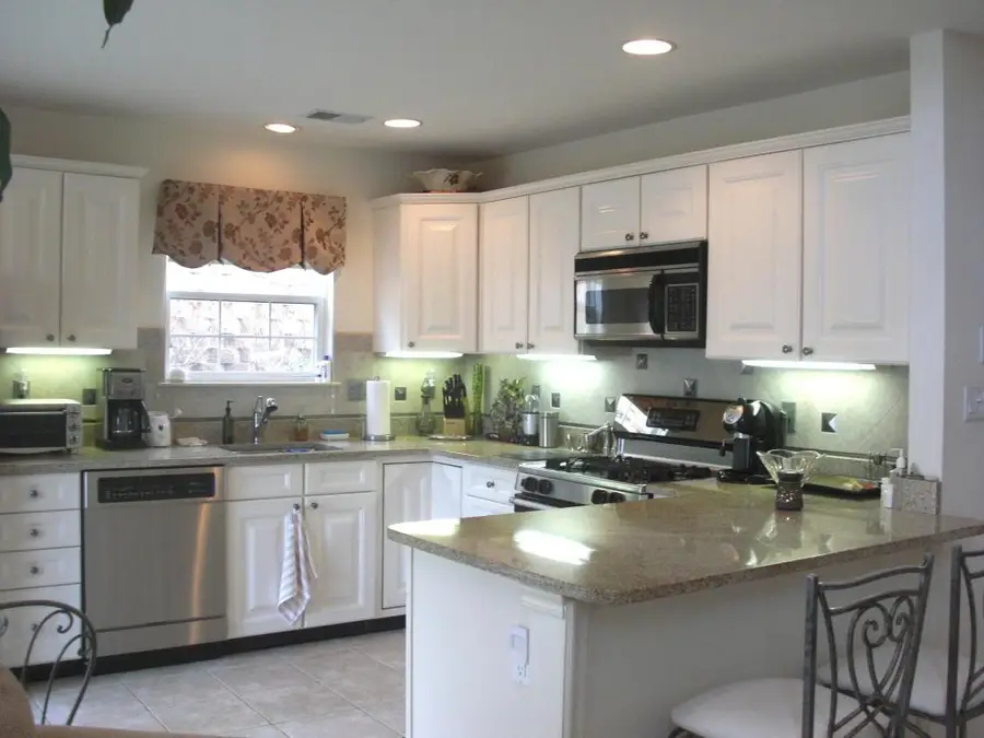 17 Village Glen Rd, Raritan Township, NJ 08822 - Image #3