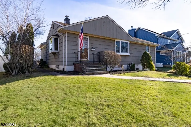 54 Oakwood Ct, Fanwood, NJ 07023 - Image #2