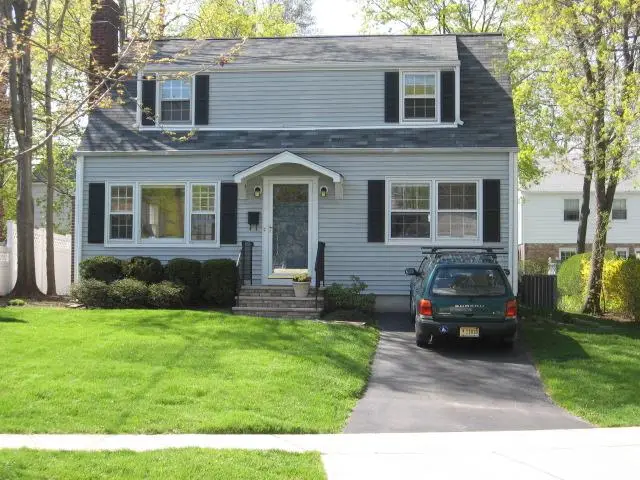 32 Fabyan Pl, Newark, NJ 07108 - Image #1